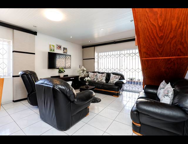 5 BEDROOM HOUSE FOR SALE IN COROVOCA